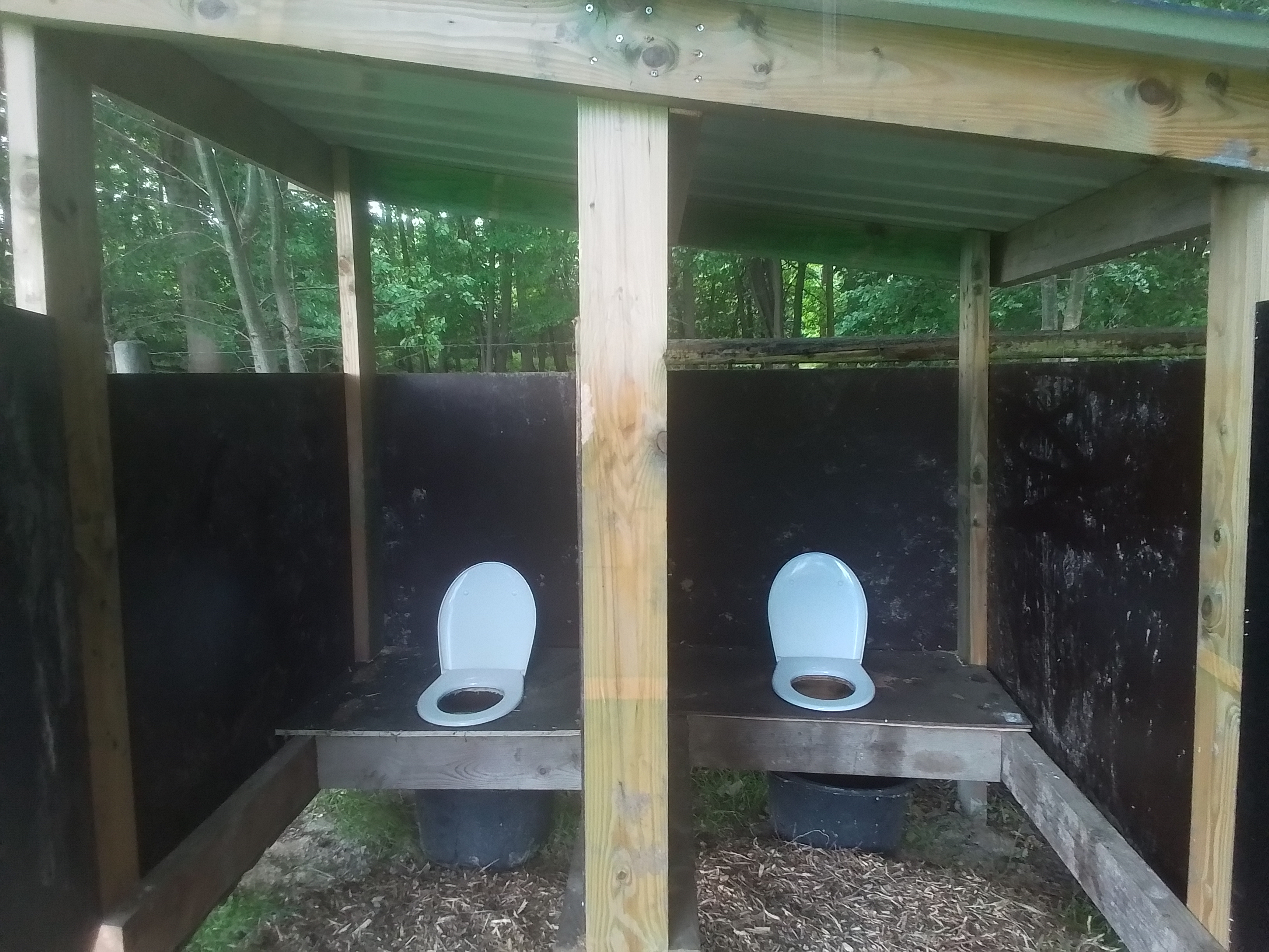 Kamp Kravaal, Droge toiletten